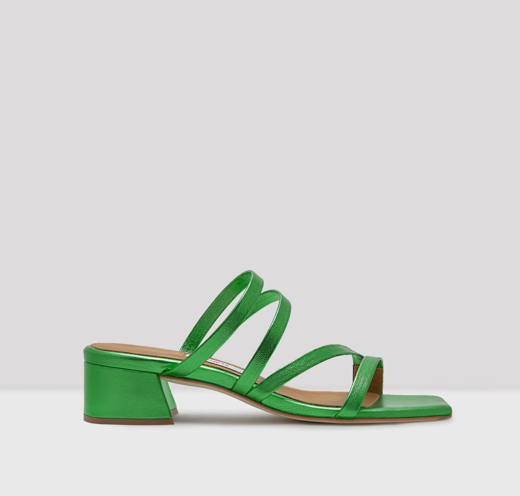 Leather strappy sandal with cushioned sole [Metallic Emerald]