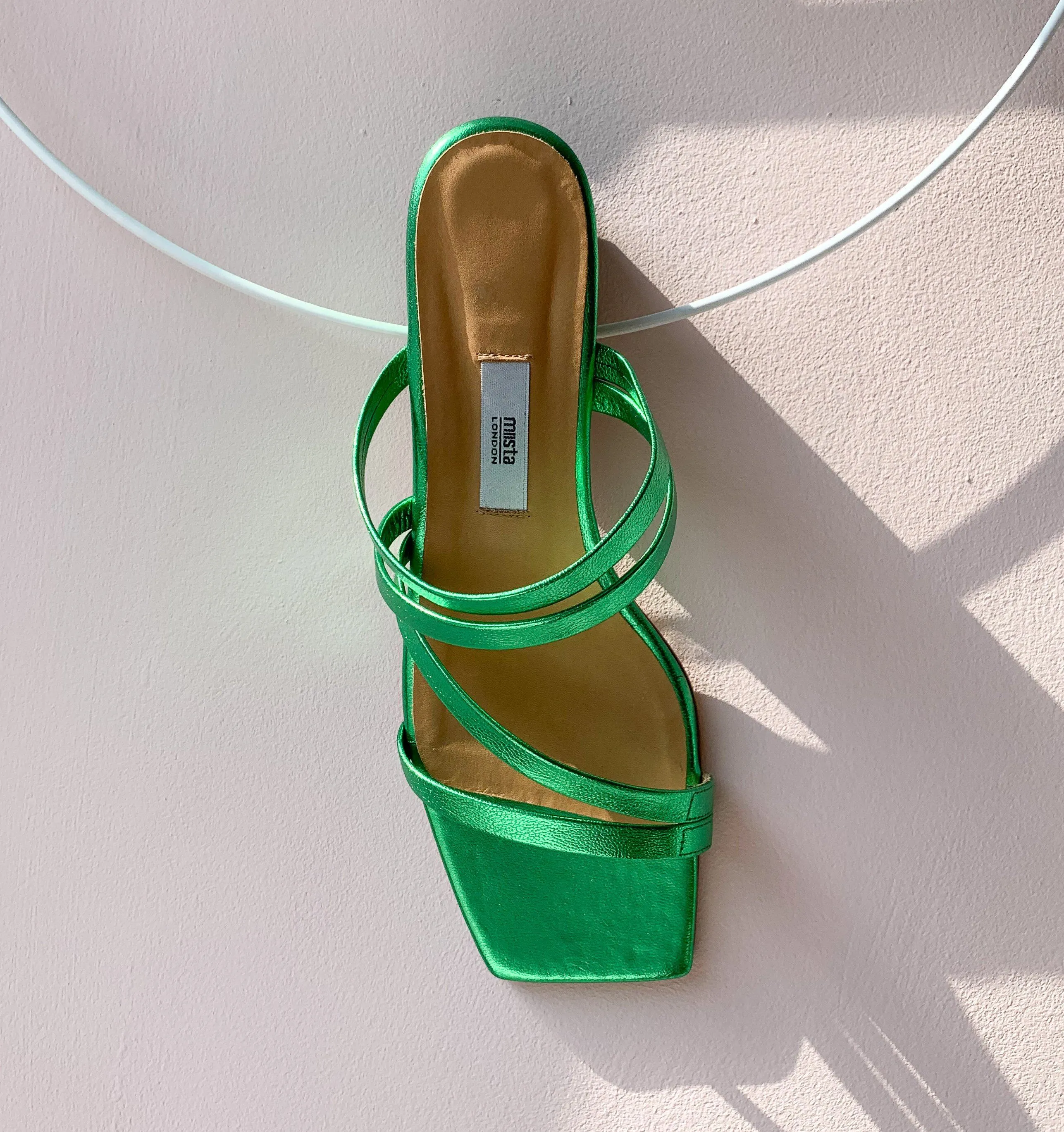 Leather strappy sandal with cushioned sole [Metallic Emerald]